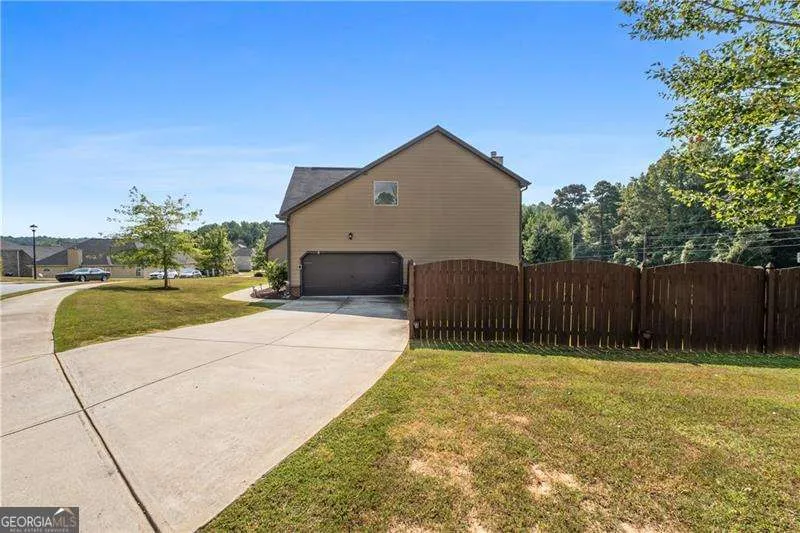 2748 Village Park DR E Ellenwood, GA 30294