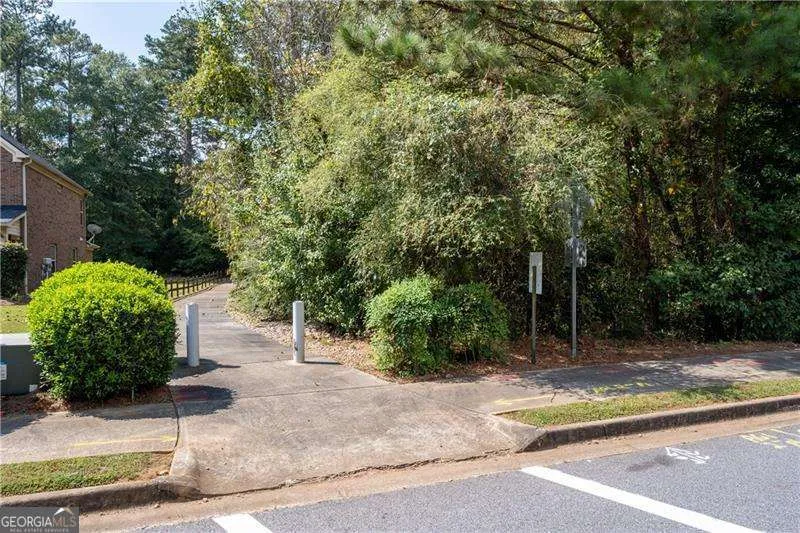 2748 Village Park DR E Ellenwood, GA 30294