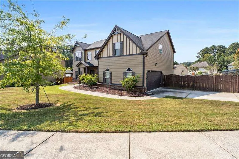 2748 Village Park DR E Ellenwood, GA 30294
