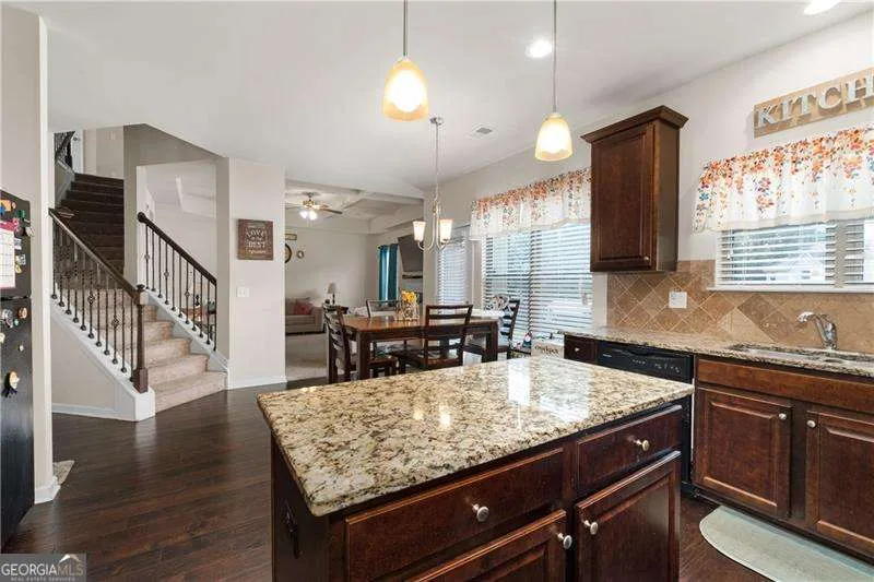 2748 Village Park DR E Ellenwood, GA 30294