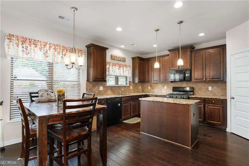 2748 Village Park DR E Ellenwood, GA 30294
