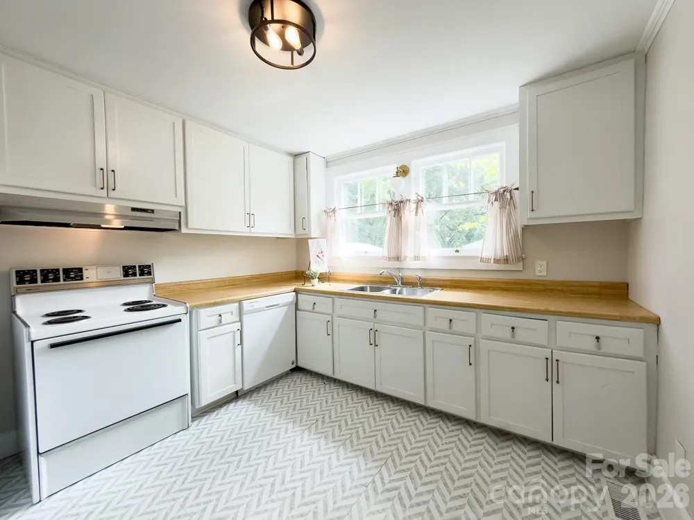 825 Montgomery Avenue Albemarle, NC 28001