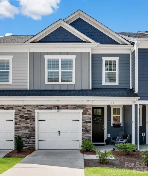 32 Woodsdale Place SE