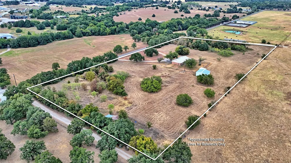 437 Jakes Road Bowie, TX 76230