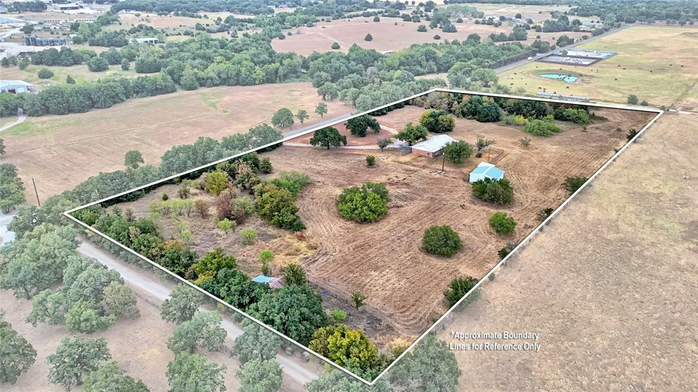 437 Jakes Road Bowie, TX 76230