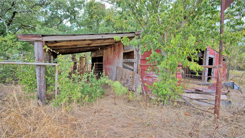 437 Jakes Road Bowie, TX 76230