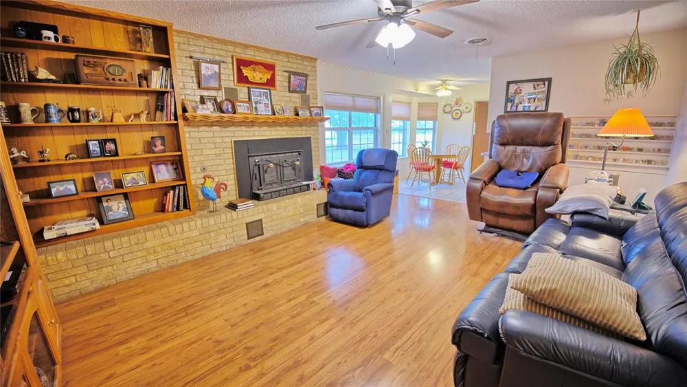 437 Jakes Road Bowie, TX 76230