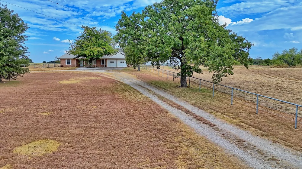 437 Jakes Road Bowie, TX 76230