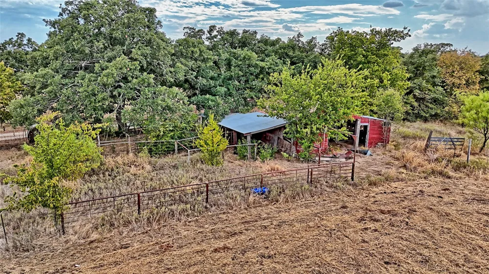437 Jakes Road Bowie, TX 76230