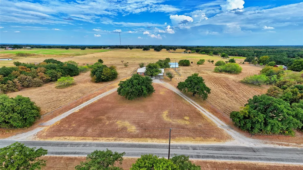437 Jakes Road Bowie, TX 76230