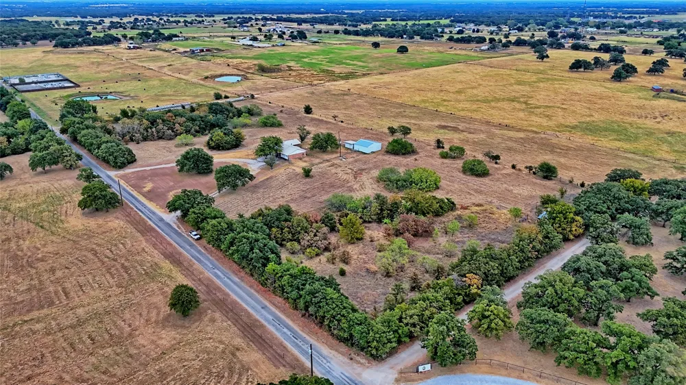 437 Jakes Road Bowie, TX 76230