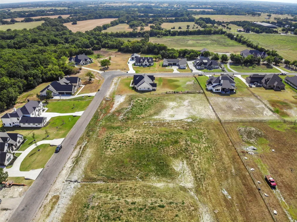 208 Avery Lane Gunter, TX 75058