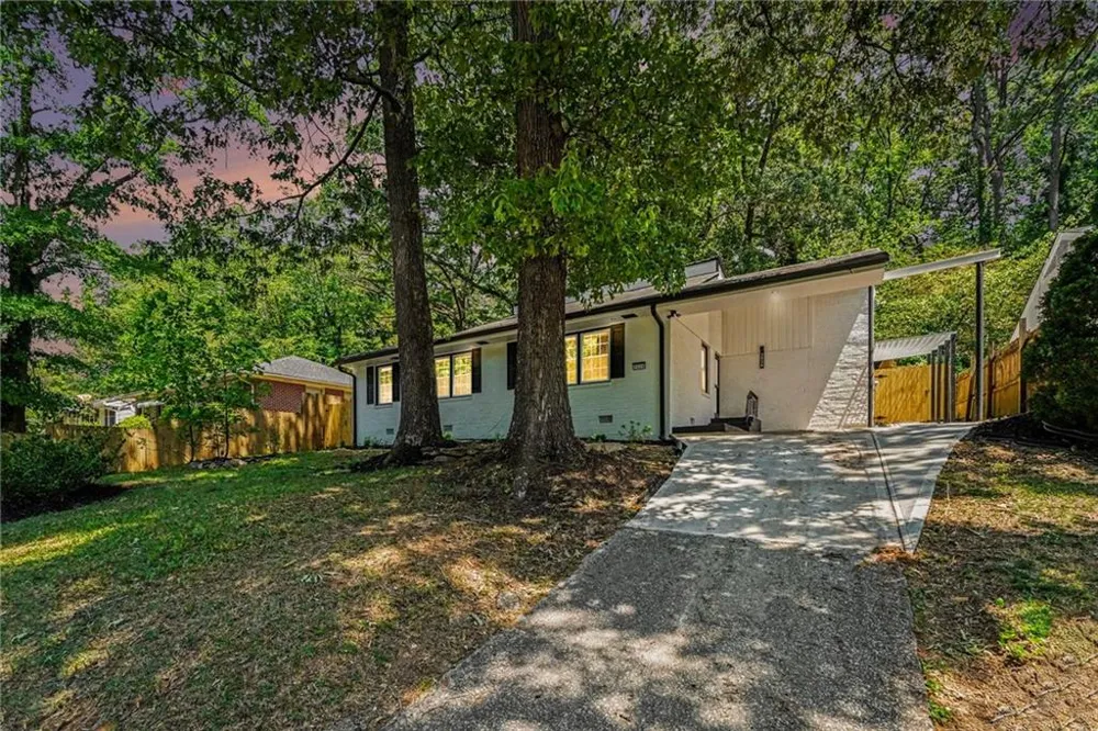 2828 Cloverhurst Drive East Point, GA 30344