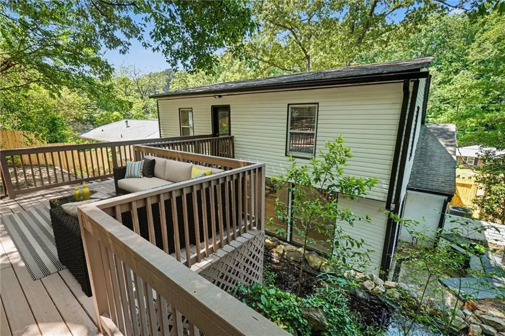 2828 Cloverhurst Drive East Point, GA 30344