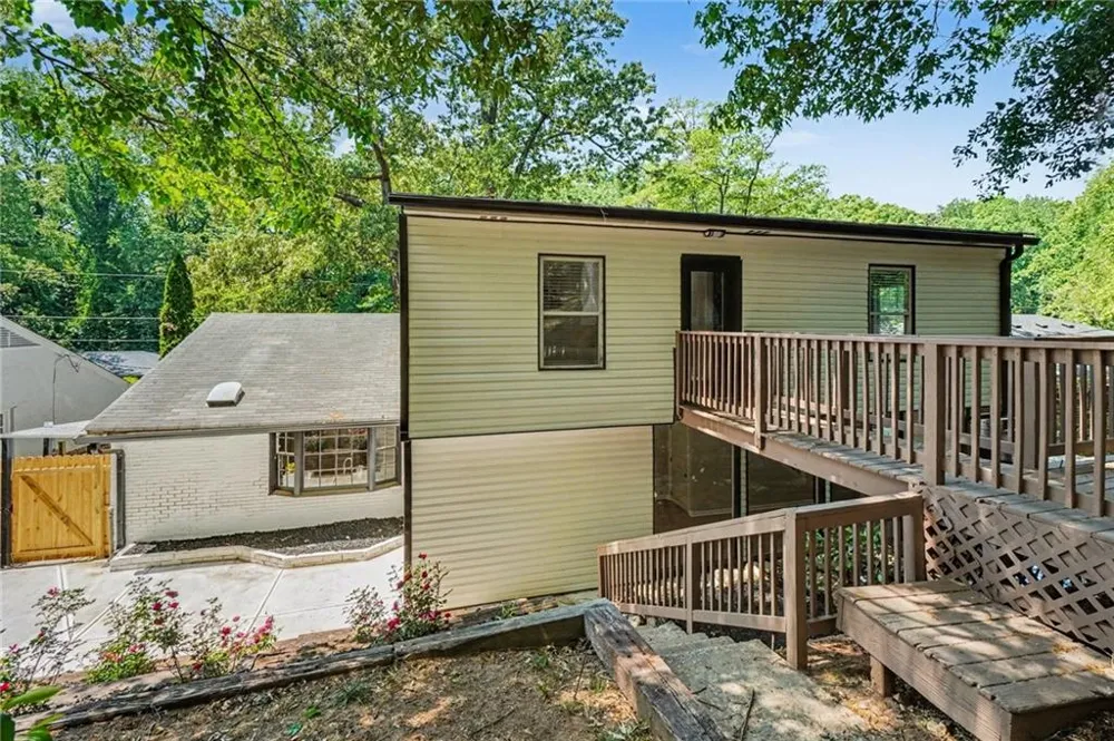 2828 Cloverhurst Drive East Point, GA 30344