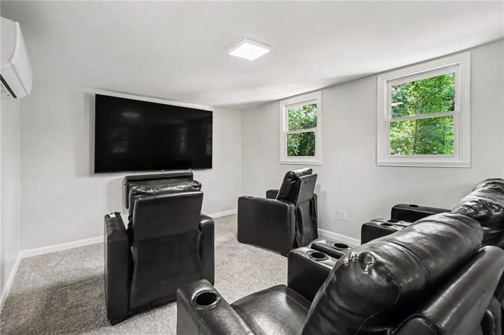 2828 Cloverhurst Drive East Point, GA 30344