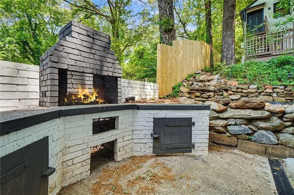 2828 Cloverhurst Drive East Point, GA 30344