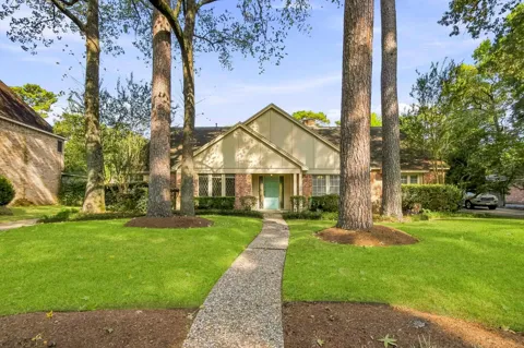 3519 Oak Lake Drive