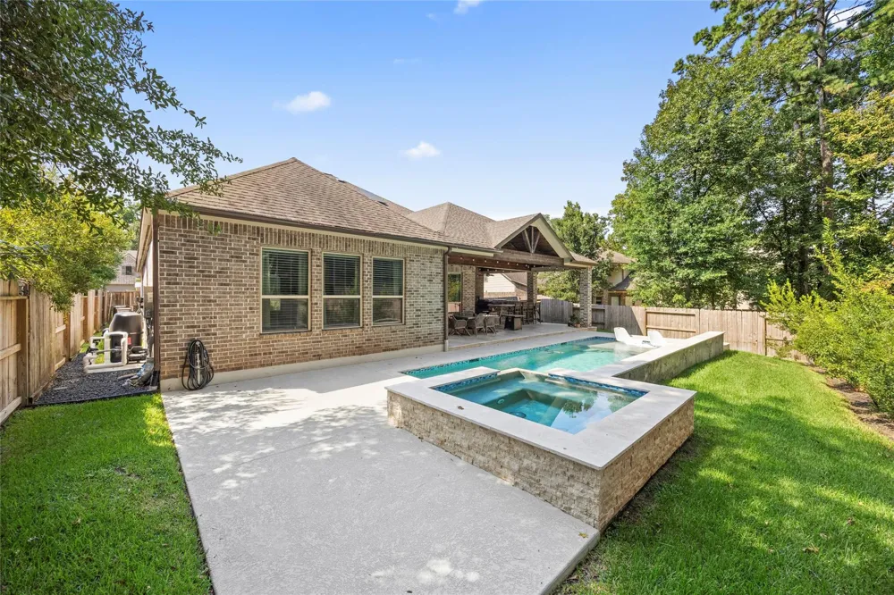 211 Evening Tide Way Conroe, TX 77318