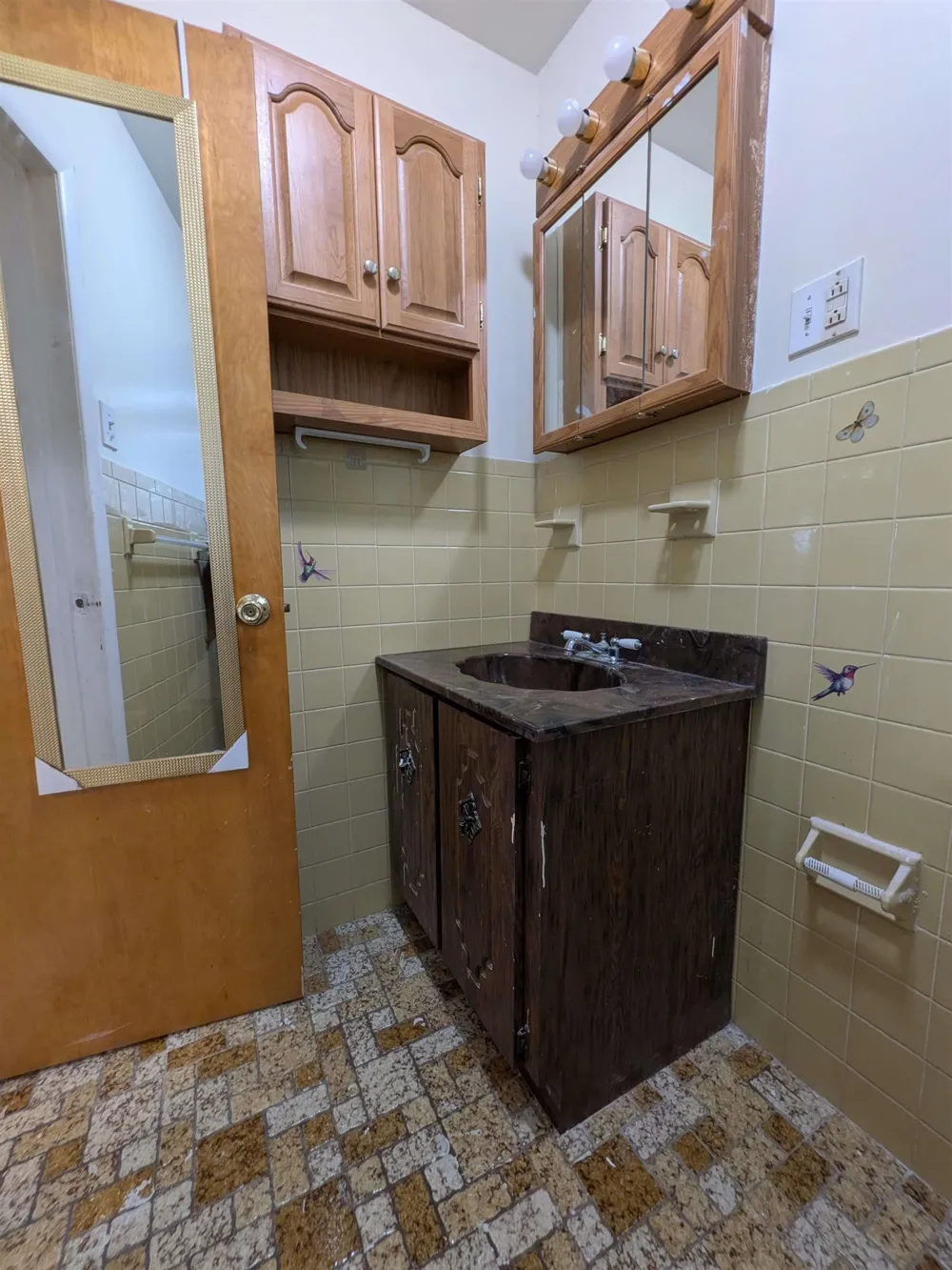 94 WEST 13TH ST Bayonne, NJ 07002