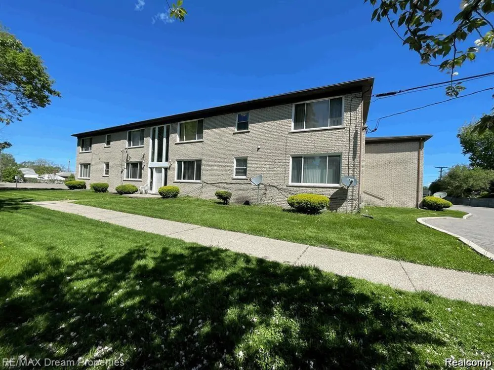 16480 E 9 MILE ROAD #102 Eastpointe City, MI 48021