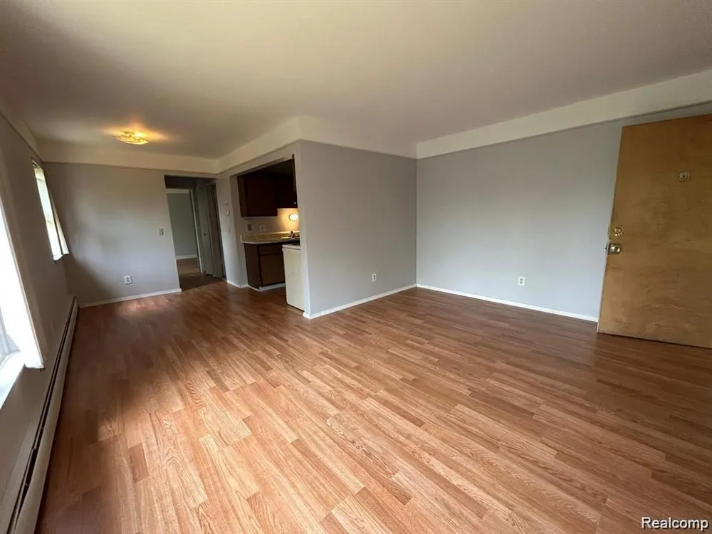 16480 E 9 MILE ROAD #102 Eastpointe City, MI 48021