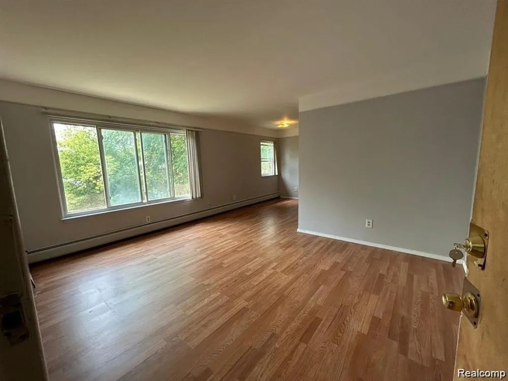 16480 E 9 MILE ROAD #102 Eastpointe City, MI 48021
