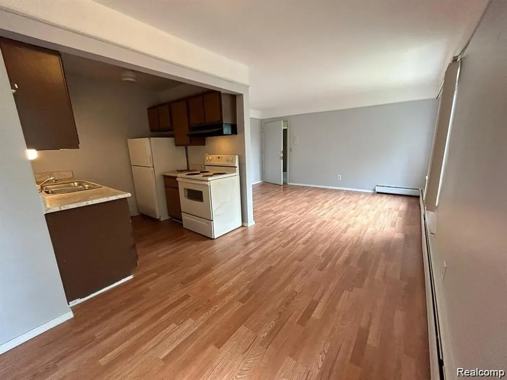 16480 E 9 MILE ROAD #102 Eastpointe City, MI 48021