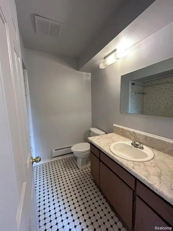 16480 E 9 MILE ROAD #102 Eastpointe City, MI 48021
