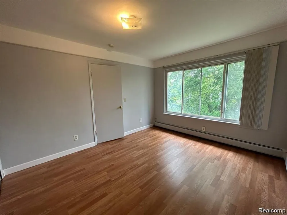 16480 E 9 MILE ROAD #102 Eastpointe City, MI 48021