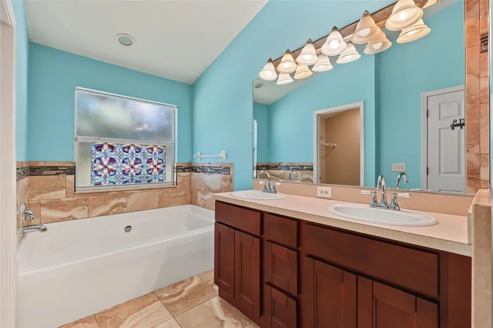 150 SAWTOOTH DRIVE Valrico, FL 33594