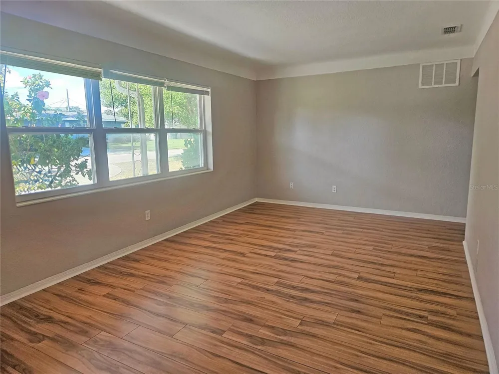 5360 25TH AVENUE St Petersburg, FL 33710