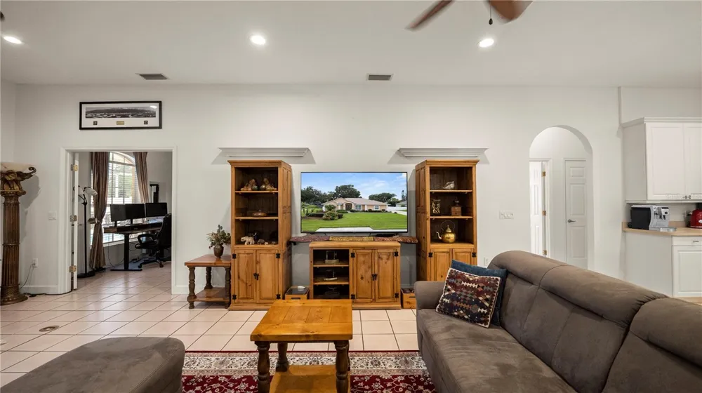 318 HAMILTON SHORES DRIVE NE Winter Haven, FL 33881