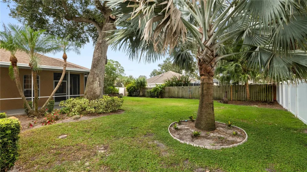 318 HAMILTON SHORES DRIVE NE Winter Haven, FL 33881