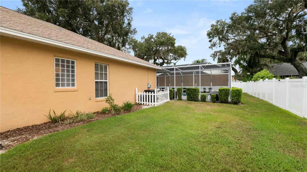 318 HAMILTON SHORES DRIVE NE Winter Haven, FL 33881