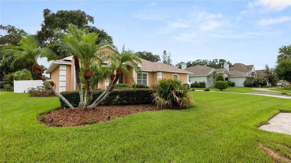 318 HAMILTON SHORES DRIVE NE Winter Haven, FL 33881