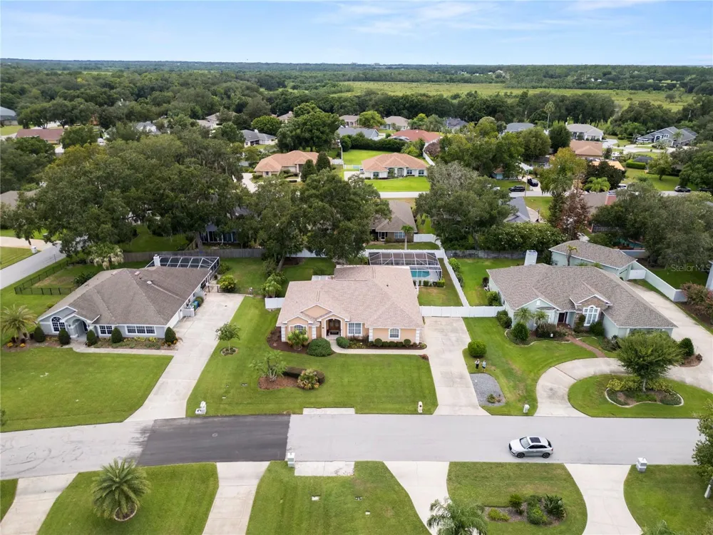 318 HAMILTON SHORES DRIVE NE Winter Haven, FL 33881