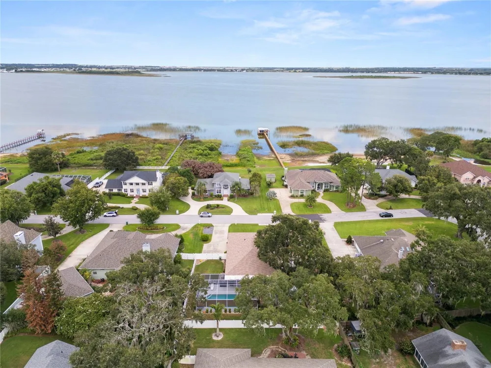 318 HAMILTON SHORES DRIVE NE Winter Haven, FL 33881