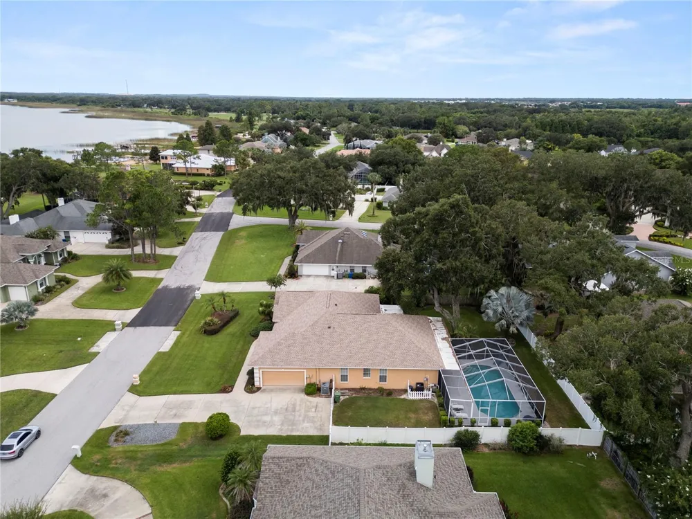318 HAMILTON SHORES DRIVE NE Winter Haven, FL 33881