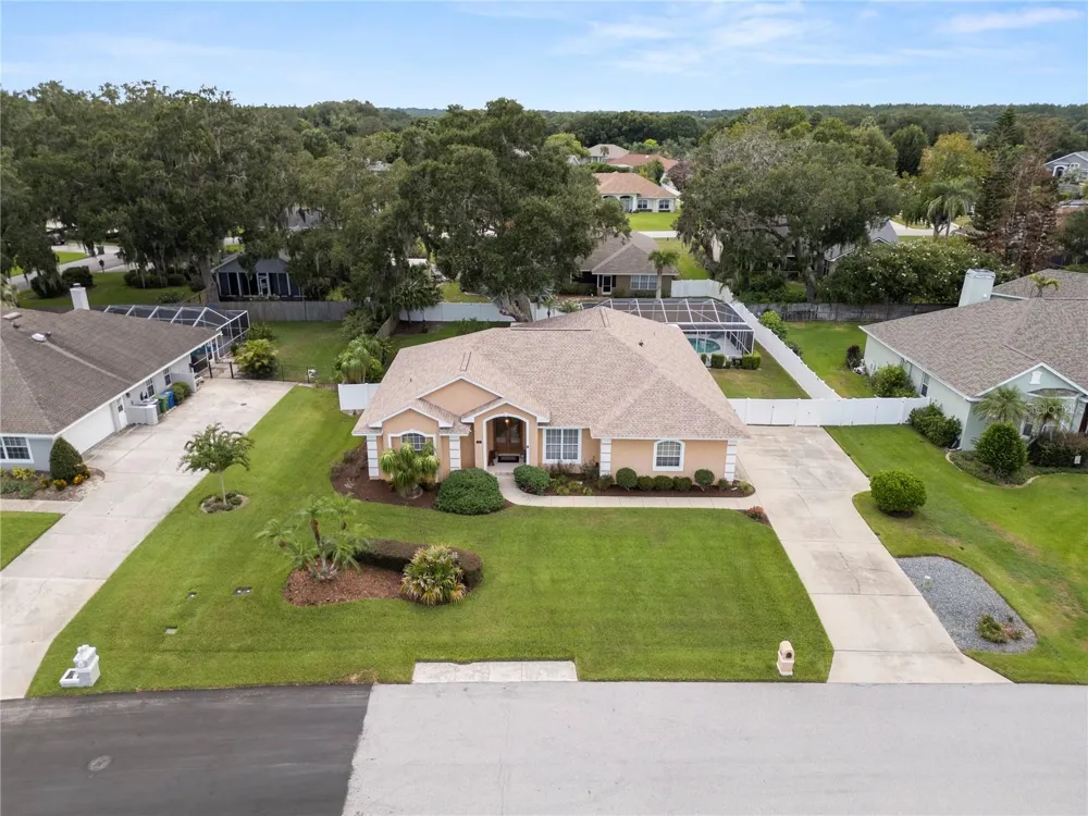 318 HAMILTON SHORES DRIVE NE Winter Haven, FL 33881