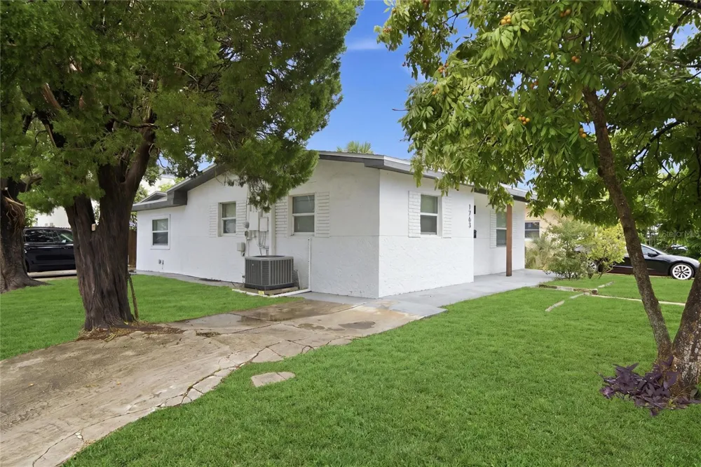 1763 30TH AVENUE St Petersburg, FL 33713