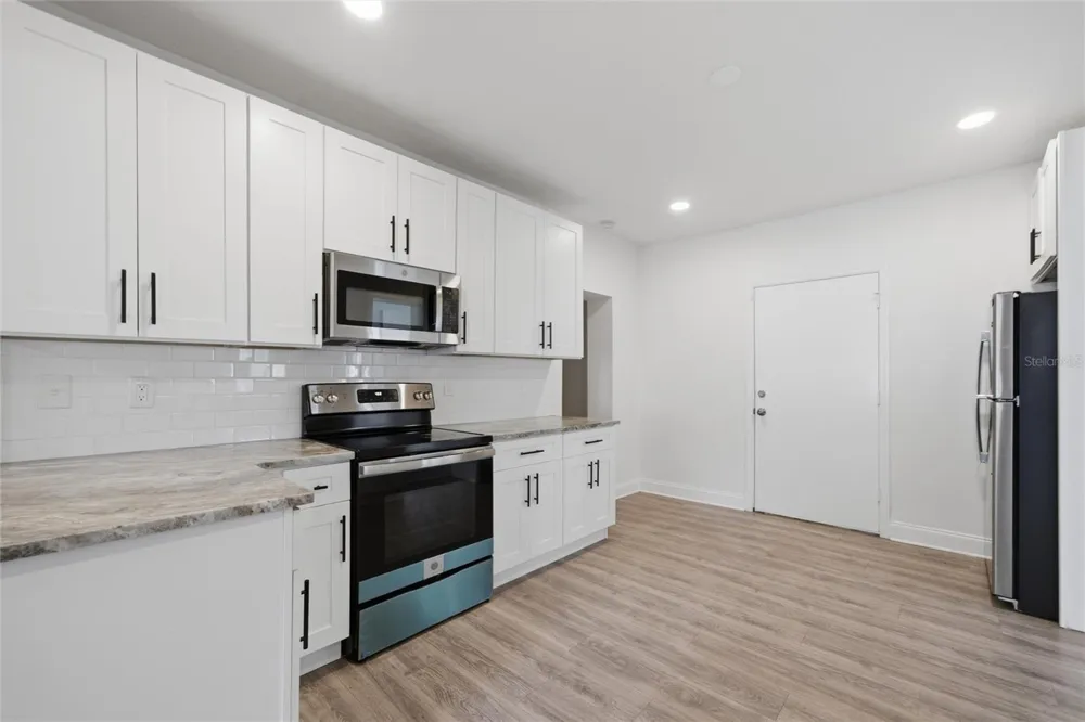 1763 30TH AVENUE St Petersburg, FL 33713