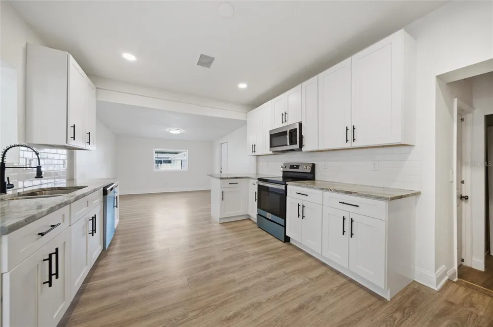 1763 30TH AVENUE St Petersburg, FL 33713