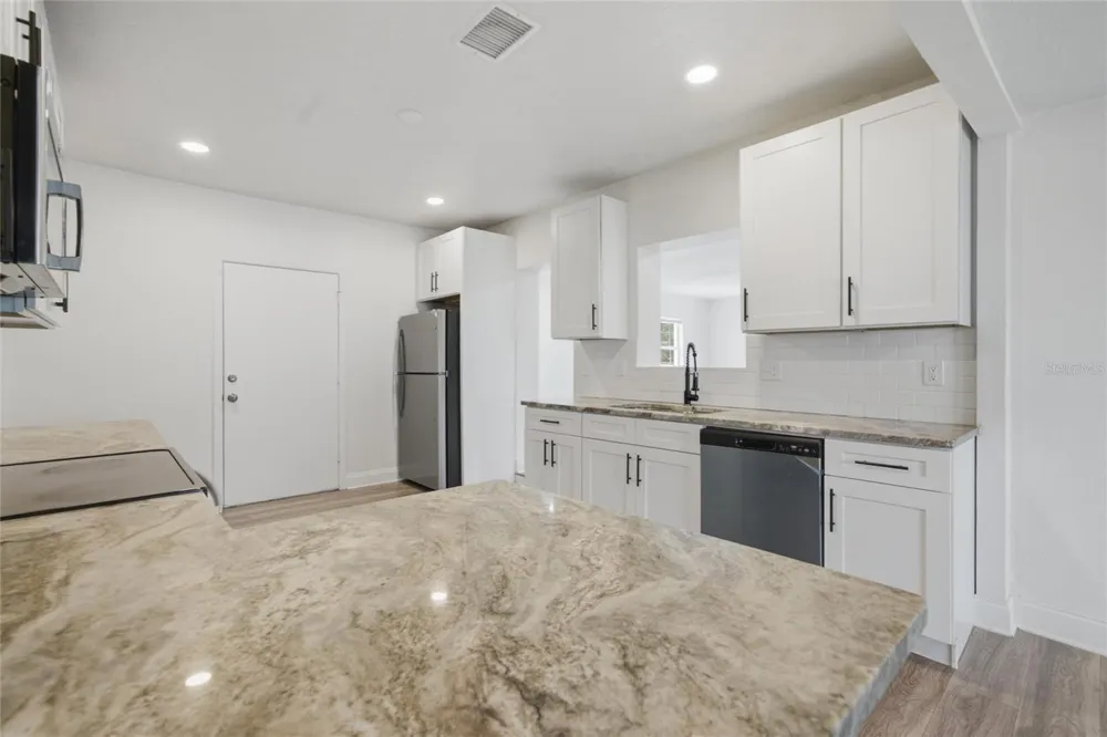 1763 30TH AVENUE St Petersburg, FL 33713