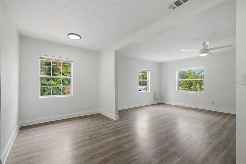 1763 30TH AVENUE St Petersburg, FL 33713