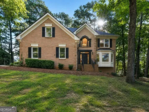 2240 Whispering Pines LN