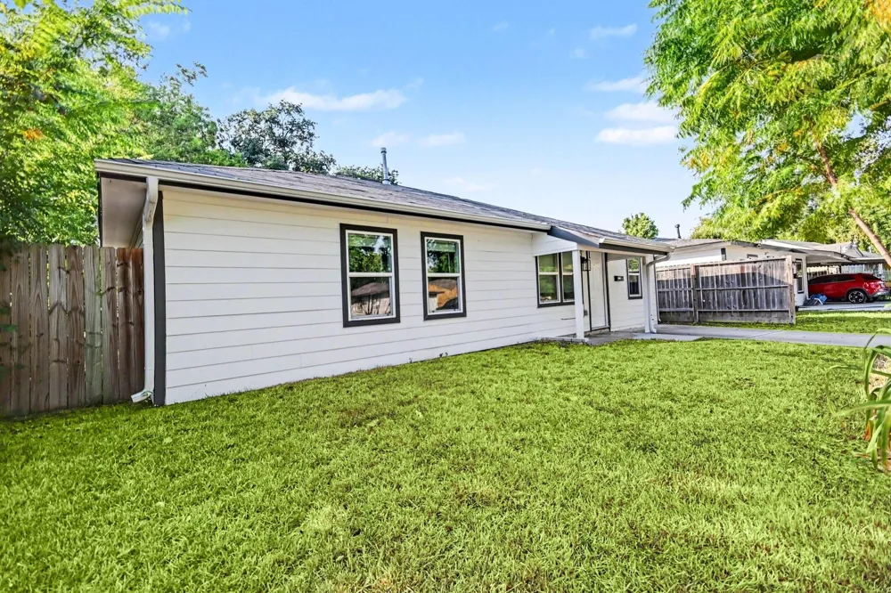 7346 Okinawa Road Houston, TX 77033