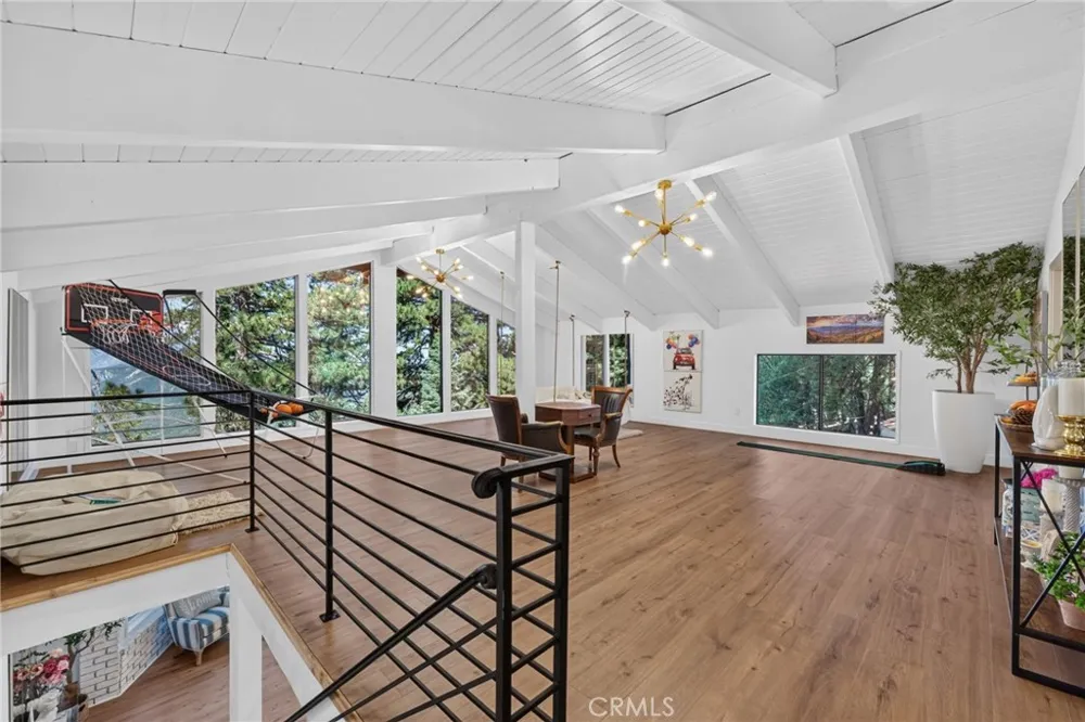 30916 Glen Oak Running Springs, CA 92382