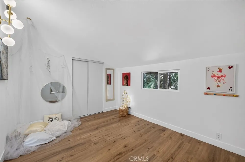 30916 Glen Oak Running Springs, CA 92382