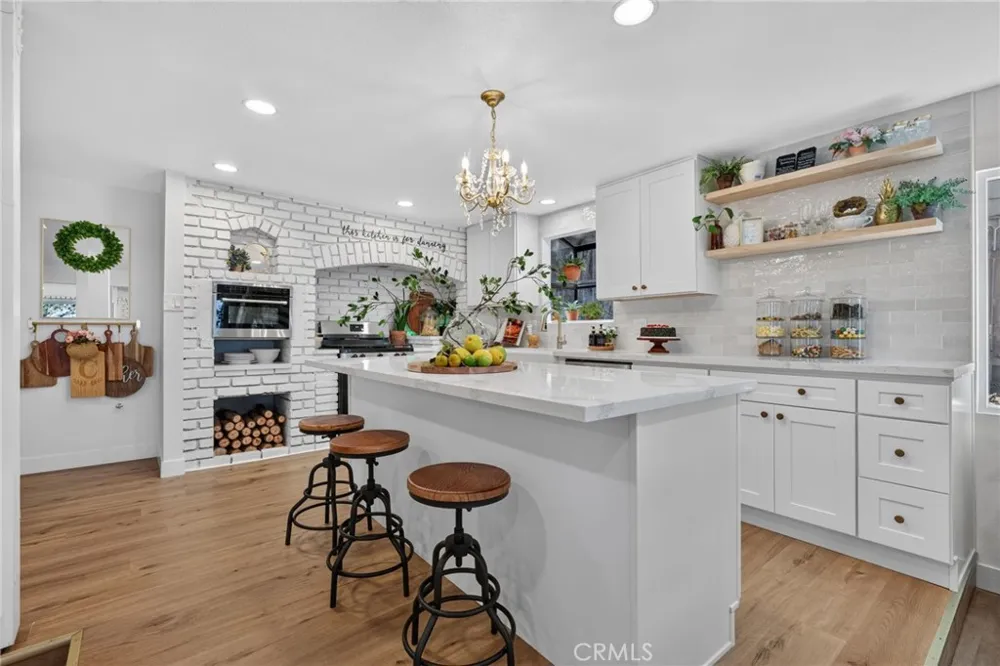 30916 Glen Oak Running Springs, CA 92382